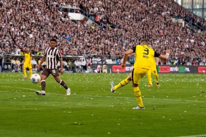 سانت باولي يخطف تعادلاً مثيراً من بوروسيا دورتموند