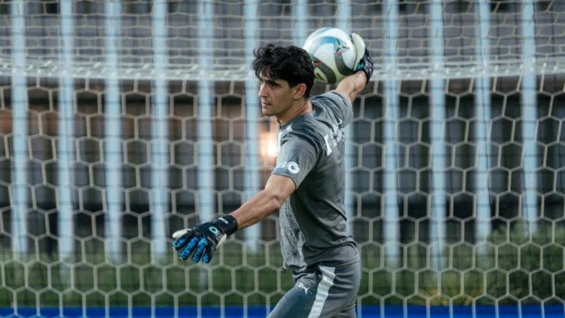 قبل الكلاسيكو.. ماذا قدم بونو في 6 مواجهات سابقة ضد الاتحاد؟